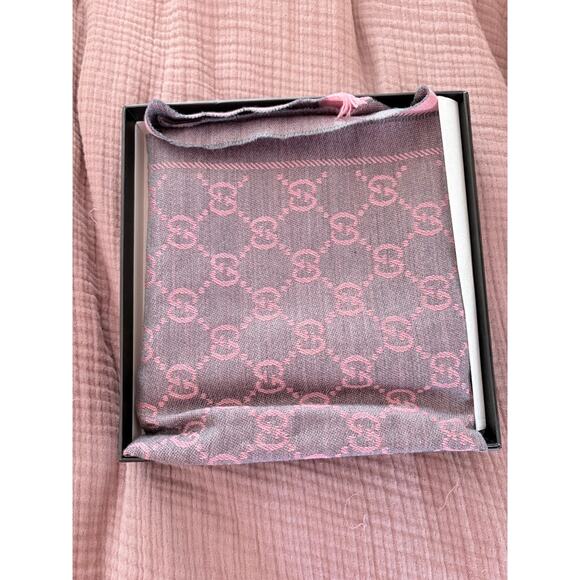 💗 Gucci GG Wool Monogram Fringe Scarf Graphite Pink NIB